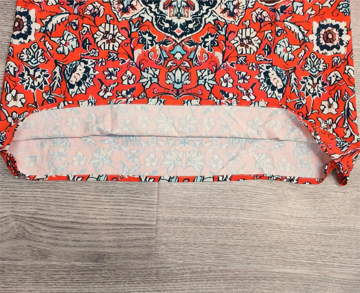 Levoire | T-Shirt À Col En V Avec Design De Mandala Coloré