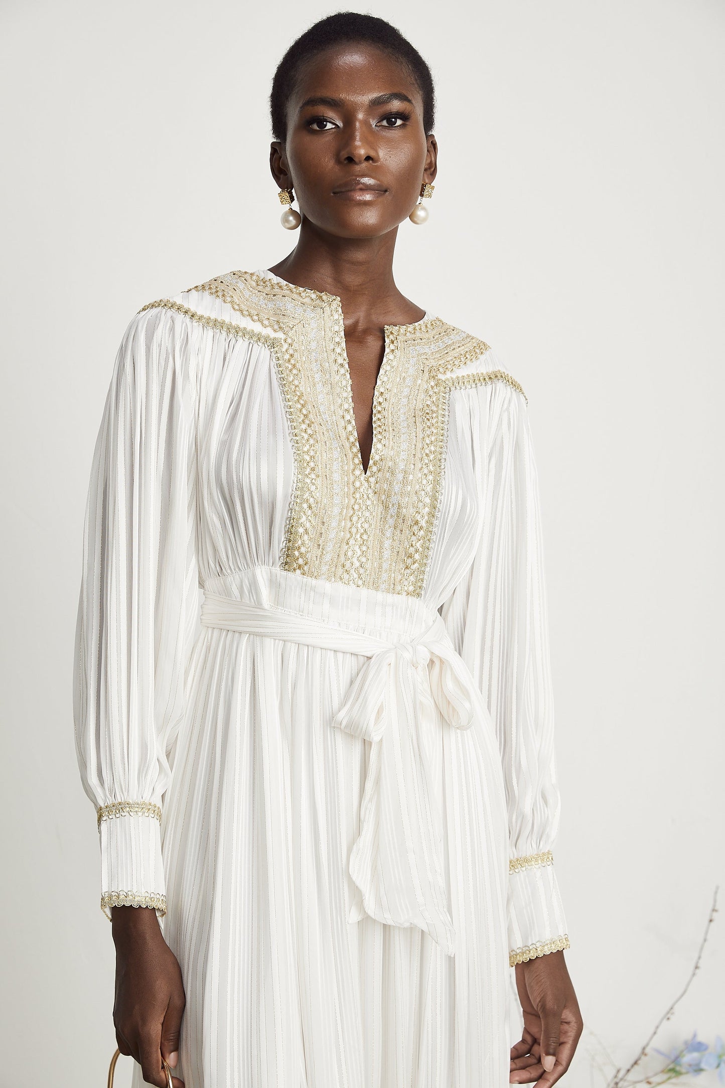 Levoire | Robe Midi Plissée Dorée Angulaire