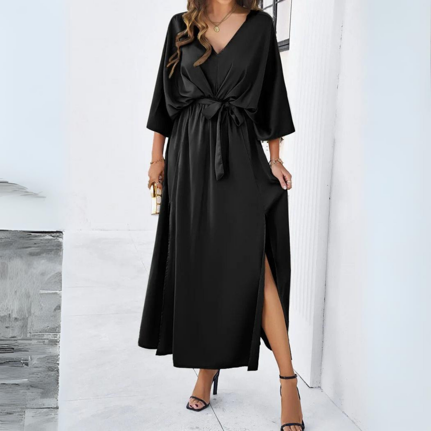 Levoire | Robe Élégante Avec Décolleté En V, Manches Longues Et Ceinture Noir