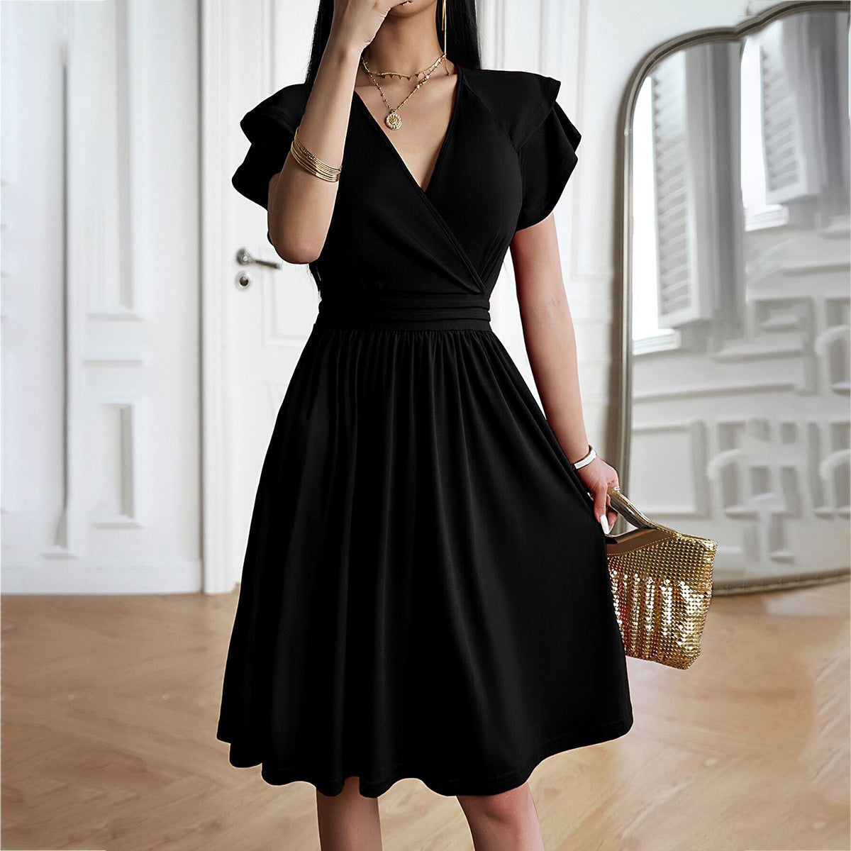 Levoire | Robe midi à col en v à la mode pour femmes Noir