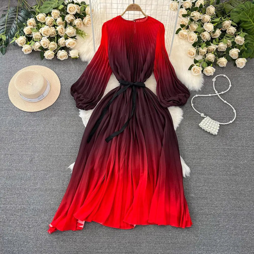 Levoire | Robe plissée en A avec dégradé mi-long Rot Taille libre