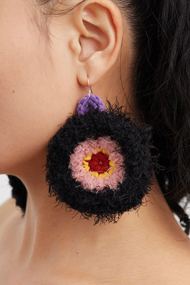 Levoire | Boucles D'Oreilles Rondes En Peluche Macaron Noir