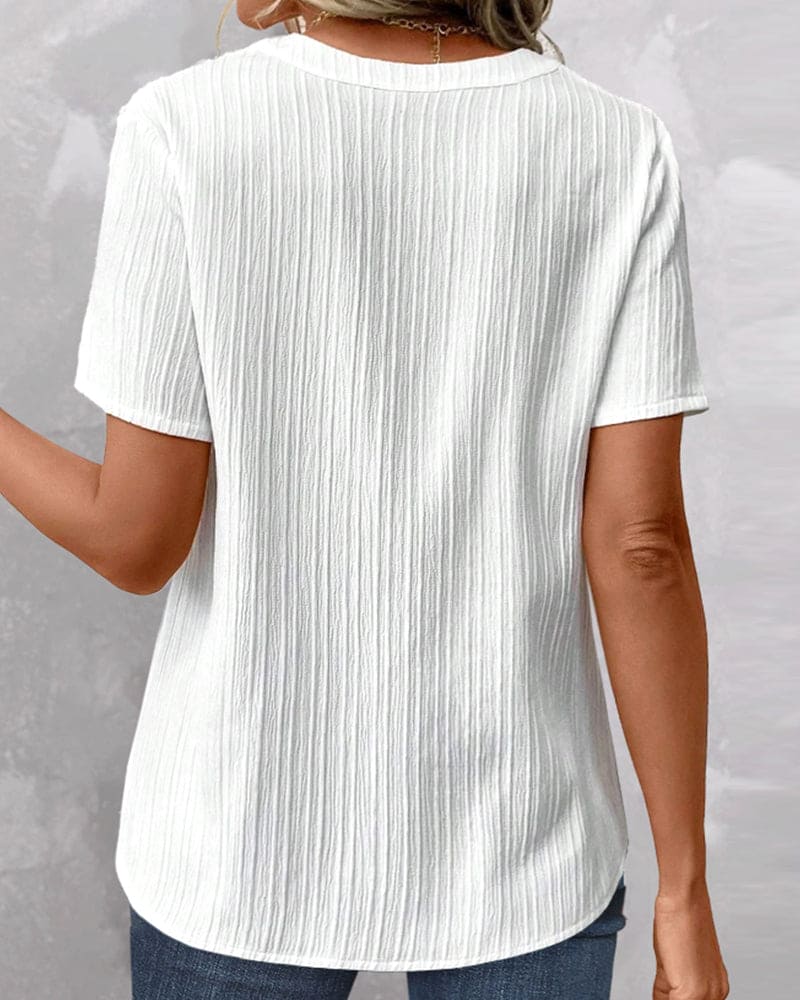 Levoire | T-Shirt Uni À Col En V Pour Un Style Décontracté