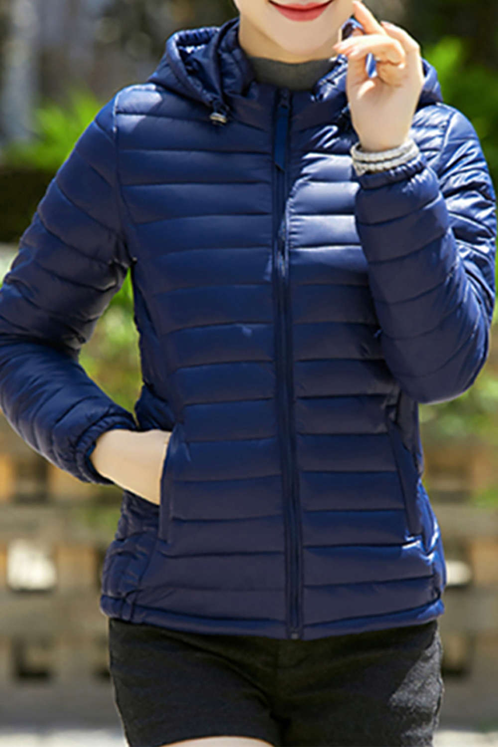 Levoire | Veste doudoune courte à capuche légère Bleu