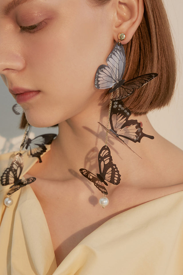 Levoire | Boucles D'Oreilles Longues Avec Un Pendentif En Forme De Papillon