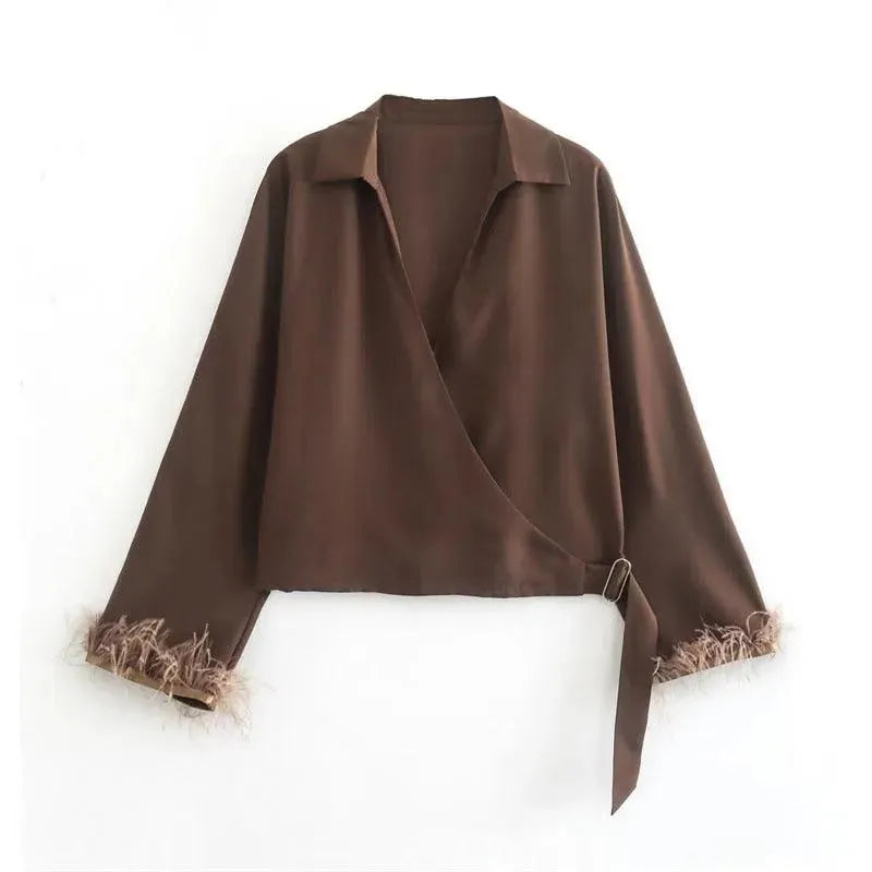 Levoire | Haut top en satin court avec manteau en plumes en soie Couleur de l'image