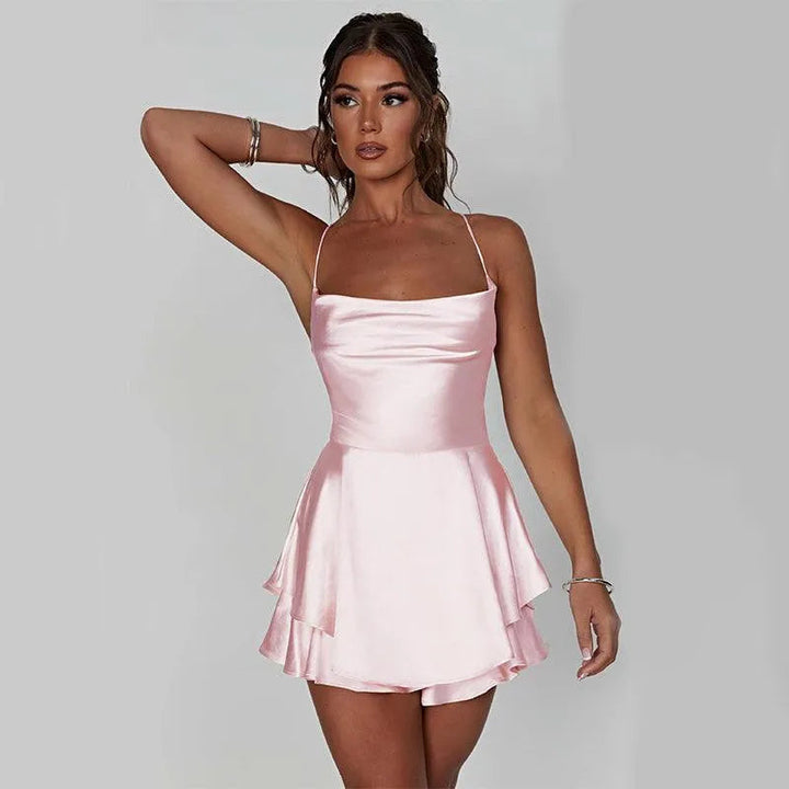 Levoire | Robe trapèze courte élégante en satin avec ruban sans dos Rosa