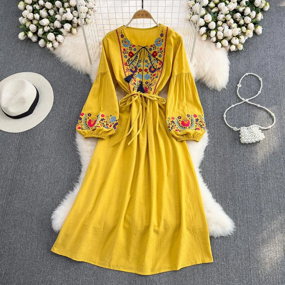 Levoire | Robe à larges manches avec des décorations à la taille en liens d'attache et en franges brodées Jaune Taille libre