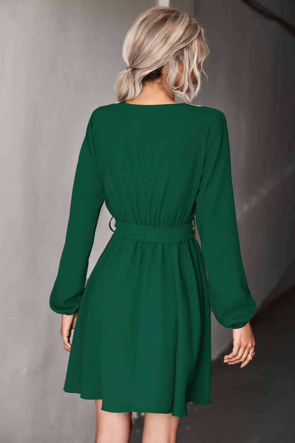Levoire | Robe Midi Ajustée Avec Décolleté En V Brodé