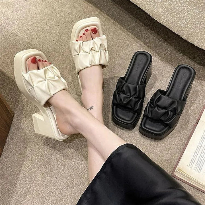 Levoire | Sandales avec des talons de paquets et un coussin pour les orteils en forme de carré