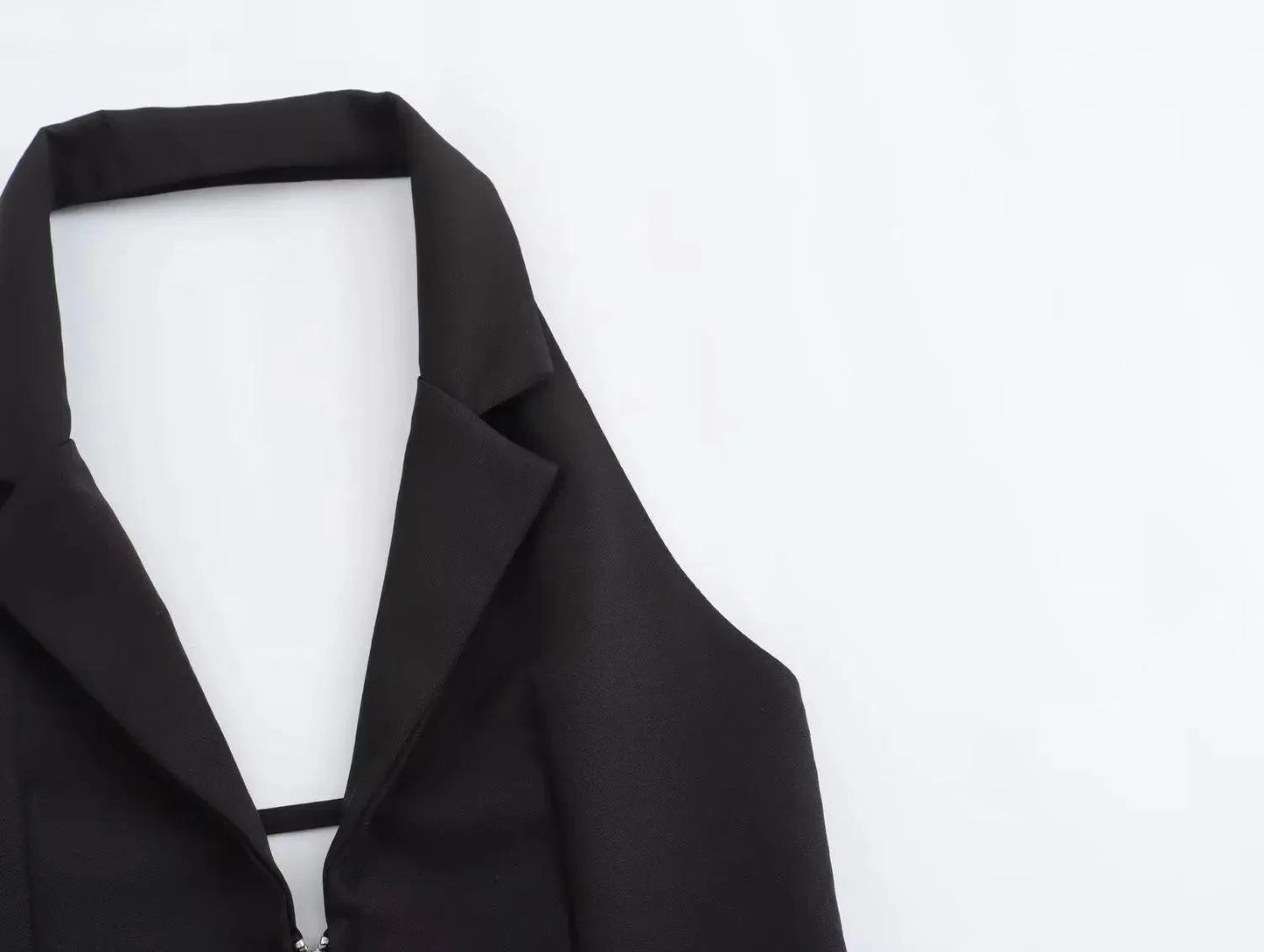 Levoire | Haut de gamme avec un col tombant sans dos