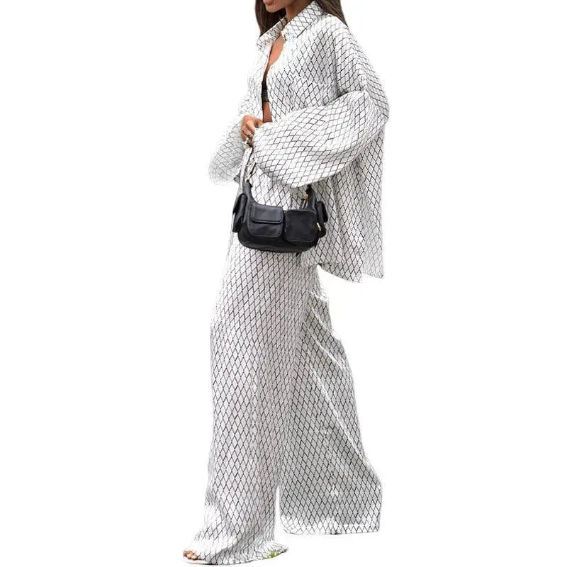 Levoire | Set, qui se compose de deux pièces : une chemise et un pantalon long avec des revers