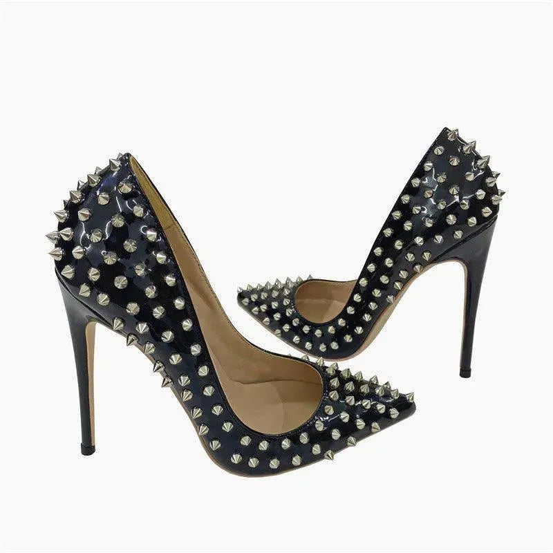 Levoire | Décolleté avec des rivets et des talons aiguilles