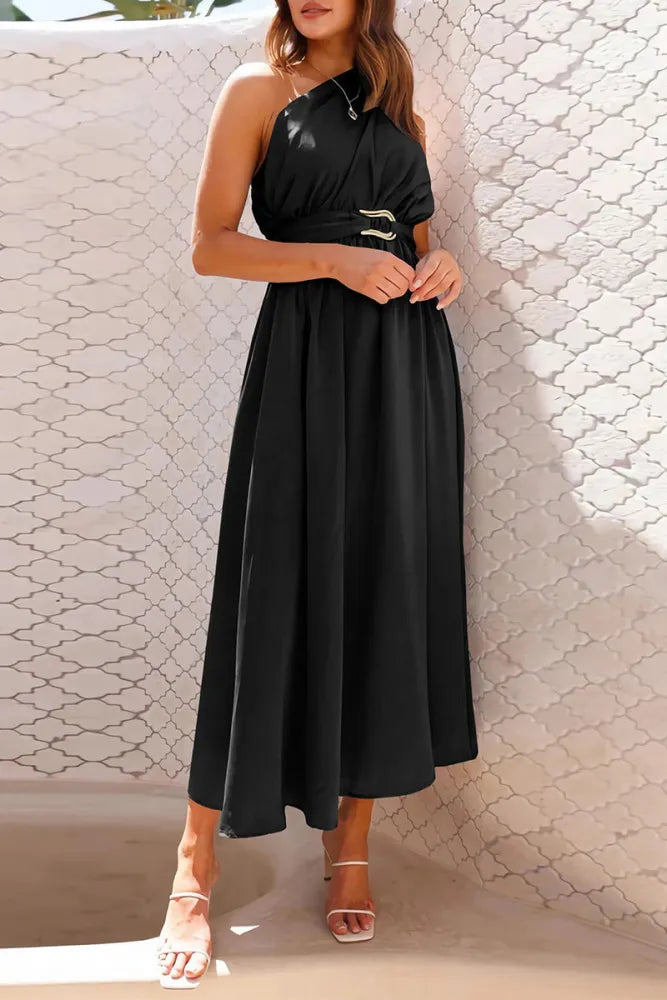 Levoire | Robes de soirée élégantes avec encolure inclinée et ornements d'accessoires métalliques solides