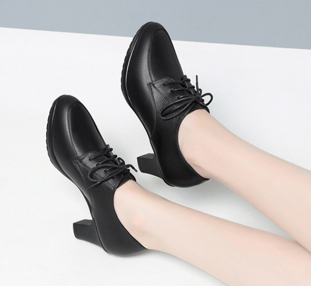 Levoire | Bottes En Dentelle Noires Pour Femmes Avec Des Talons Moyens Confortables