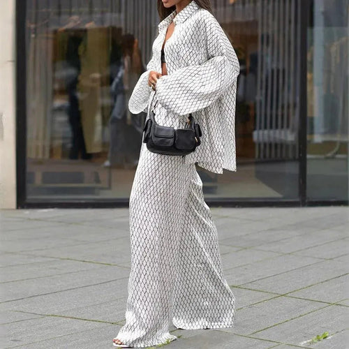 Levoire | Set, qui se compose de deux pièces : une chemise et un pantalon long avec des revers