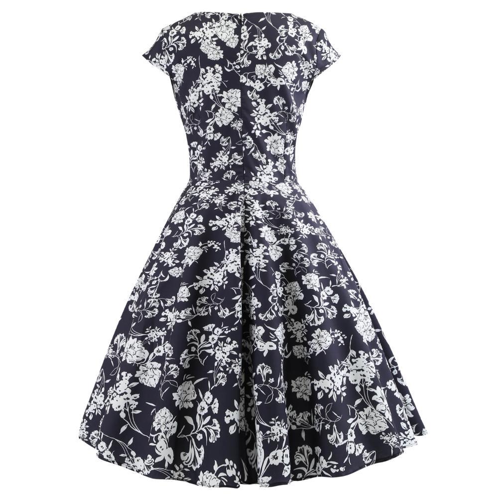 Robe portefeuille pour femmes avec un design floral élégant et une coupe flatteuse Levoire