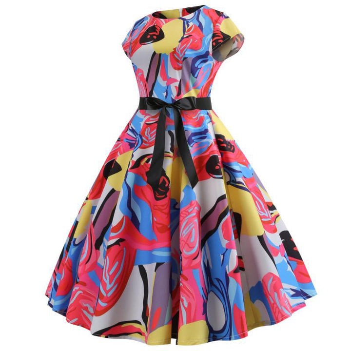 Robe évasée pour femmes avec un design floral vibrant et une ceinture élégante.
