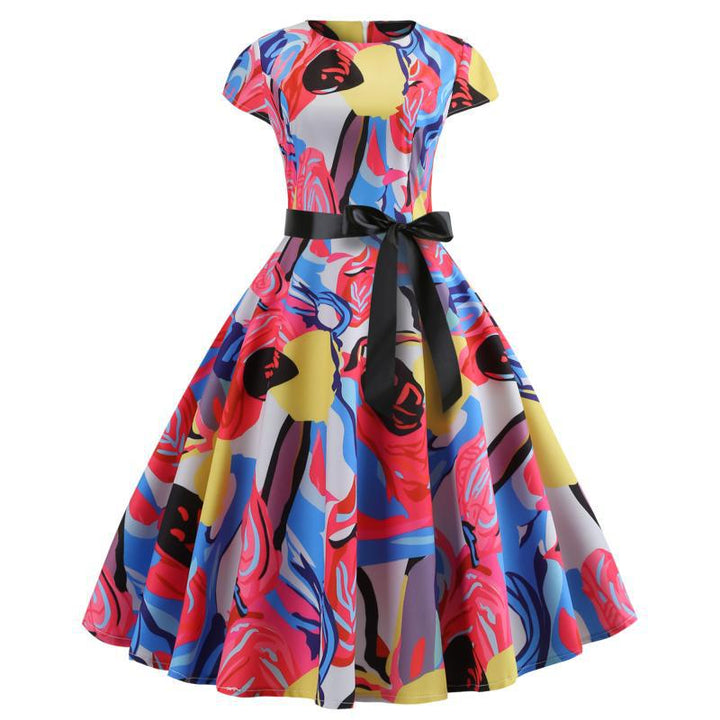 Robe évasée pour femmes avec un design floral vibrant et une ceinture élégante.