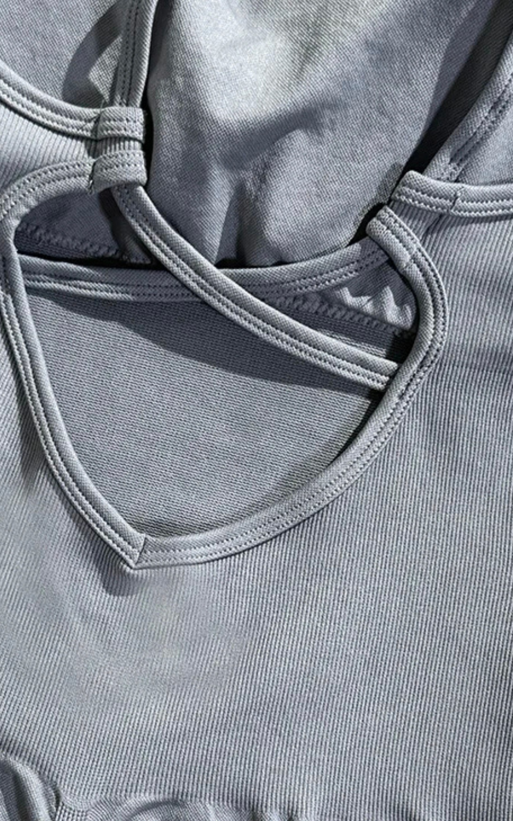 Levoire | Dos Ouvert À Bretelles Croisées Style Féminin Et Liberté