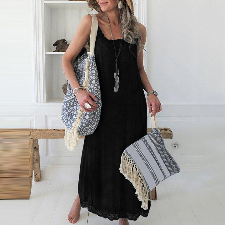 Robe maxi pour femmes avec de fines bretelles spaghetti et une élégante décoration en dentelle Levoire