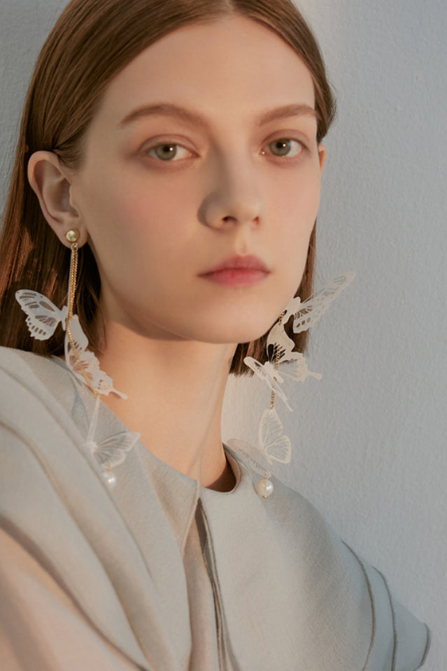 Levoire | Boucles D'Oreilles Longues Avec Un Pendentif En Forme De Papillon