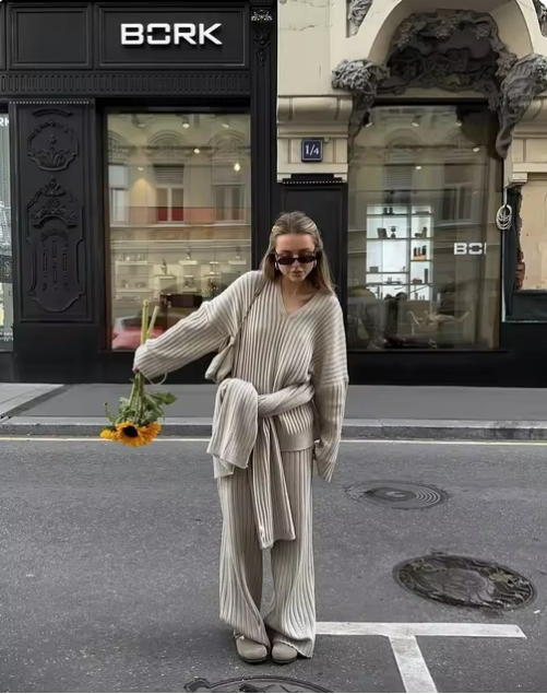 Levoire | Robe Pantalon Pull Décolleté V