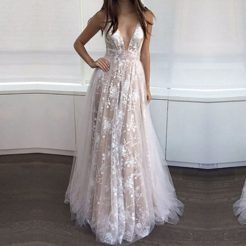 Levoire | Robe de soirée dos nu en dentelle glamour à décolleté profond