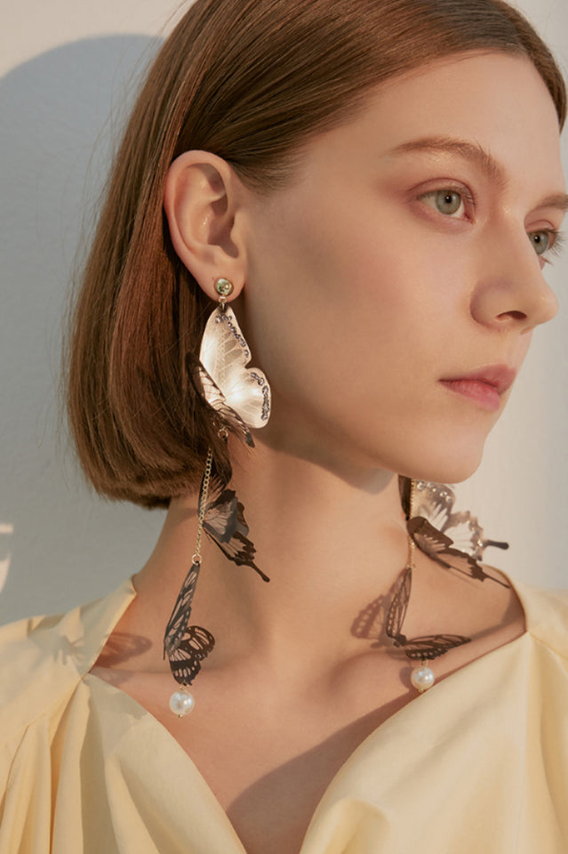 Levoire | Boucles D'Oreilles Longues Avec Un Pendentif En Forme De Papillon Noir