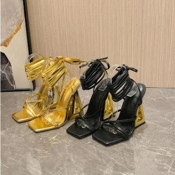 Levoire | Chaussures géométriques à talon avec sangle à la cheville
