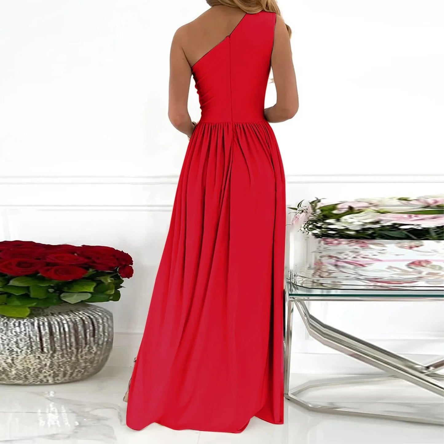 Levoire | Robe Asymetrique Avec Une Fente Et Une Coupe Elegante