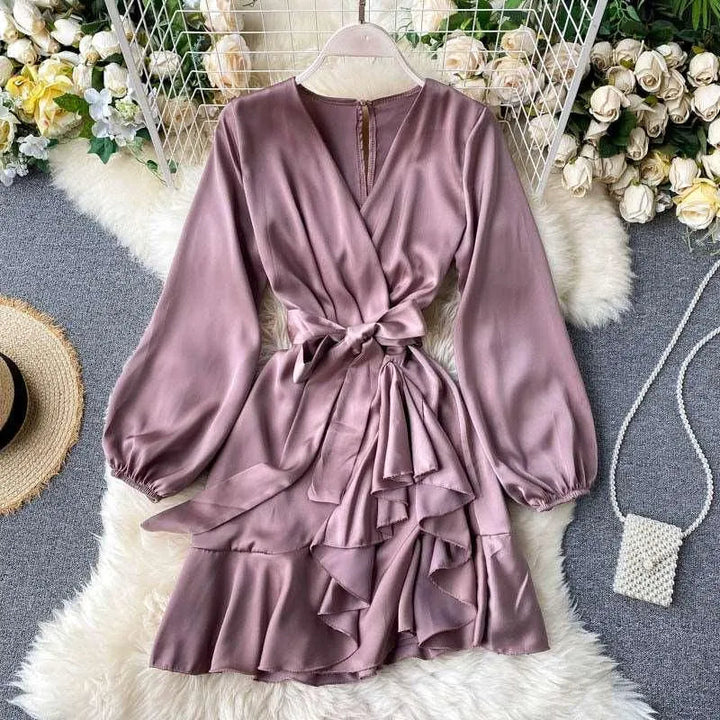 Levoire | Robe en A avec des manches longues et un volant Lila Une taille