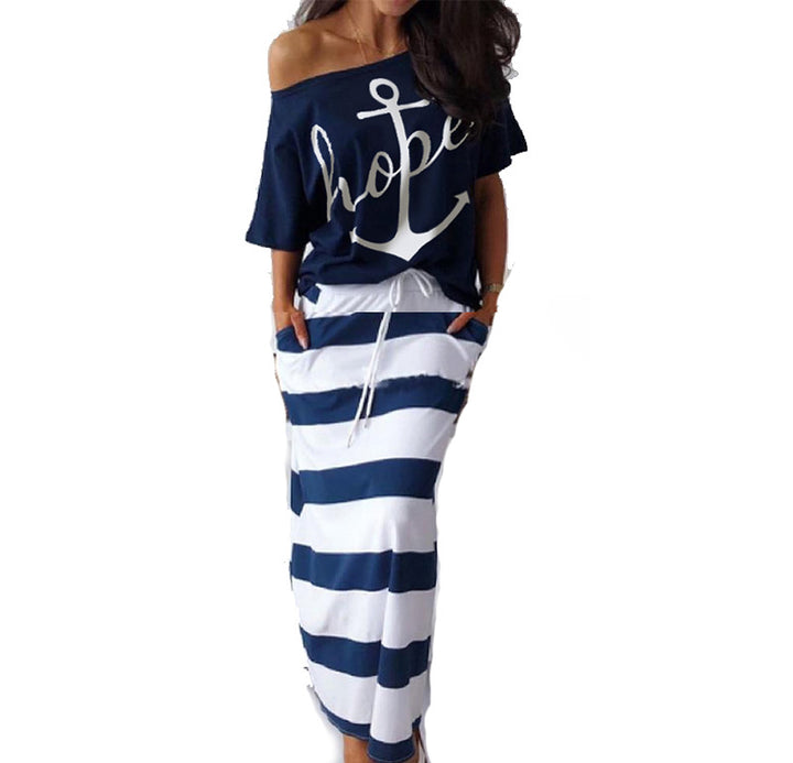 Tenue de plage élégante pour femmes avec top à épaules dénudées et jupe à longueur de hanches Levoire