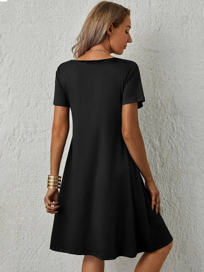 Levoire | Robe décontractée en tricot à col en V et à manches courtes