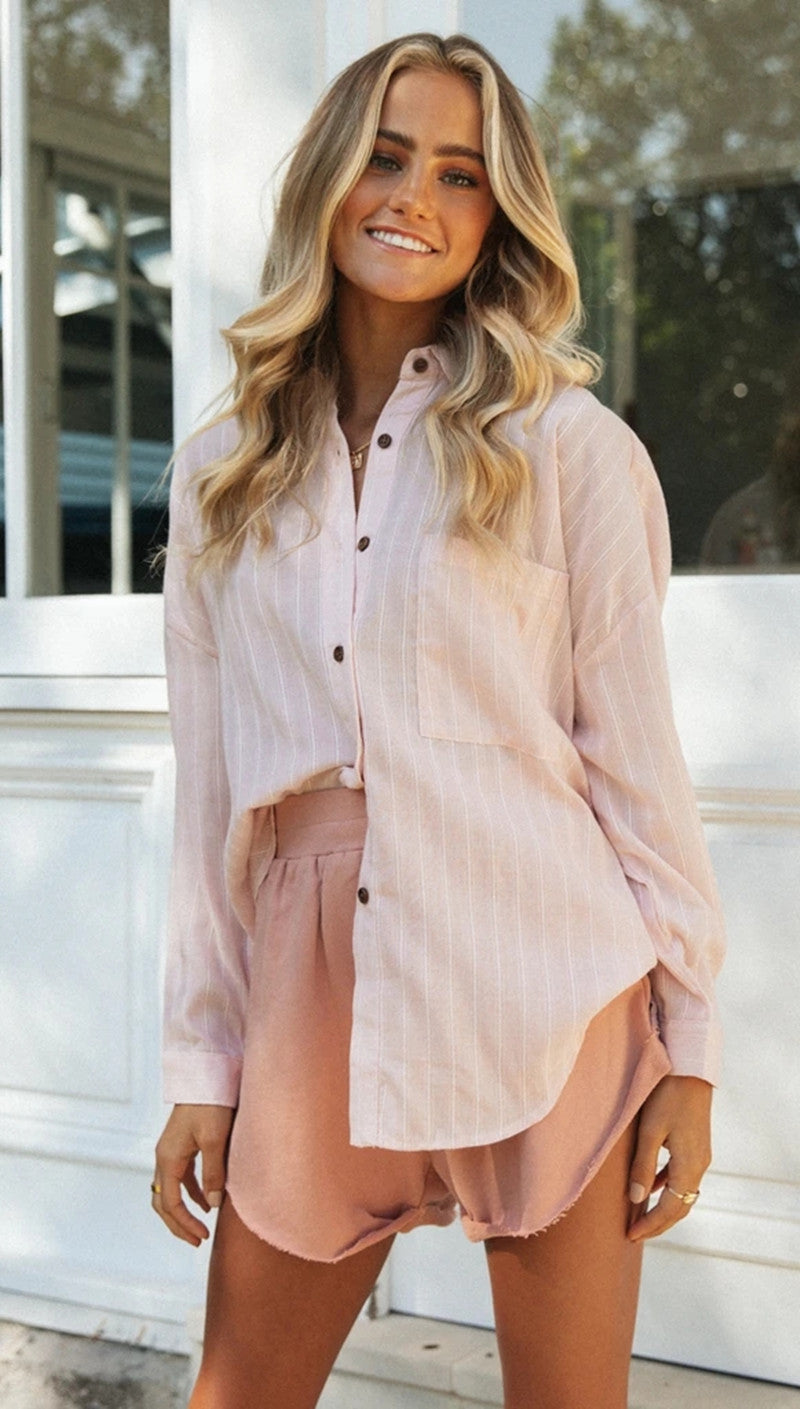 Ensemble décontracté pour femmes en deux pièces avec blouse loose et shorts Levoire