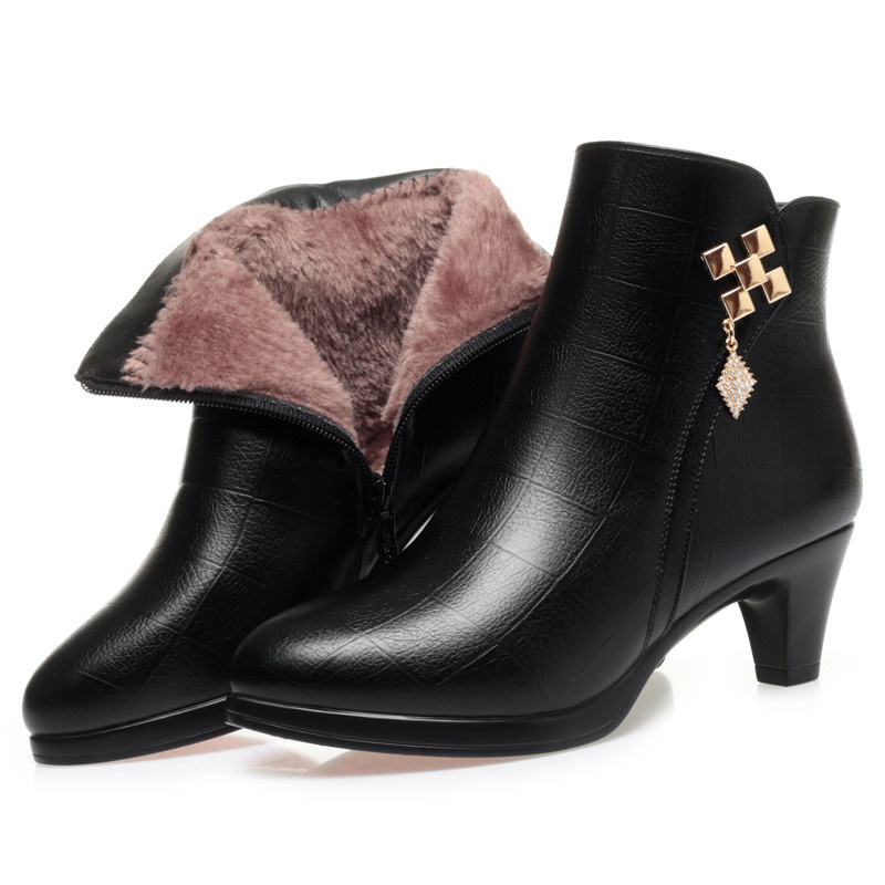 Levoire | Bottes pour femmes avec talon et crochet décoratif à zip Robe noire courte