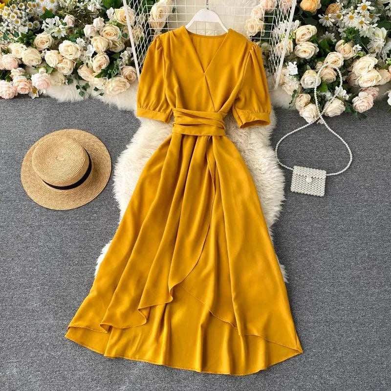Levoire | Robe avec un volant en dentelle irrégulier et des manches courtes Jaune