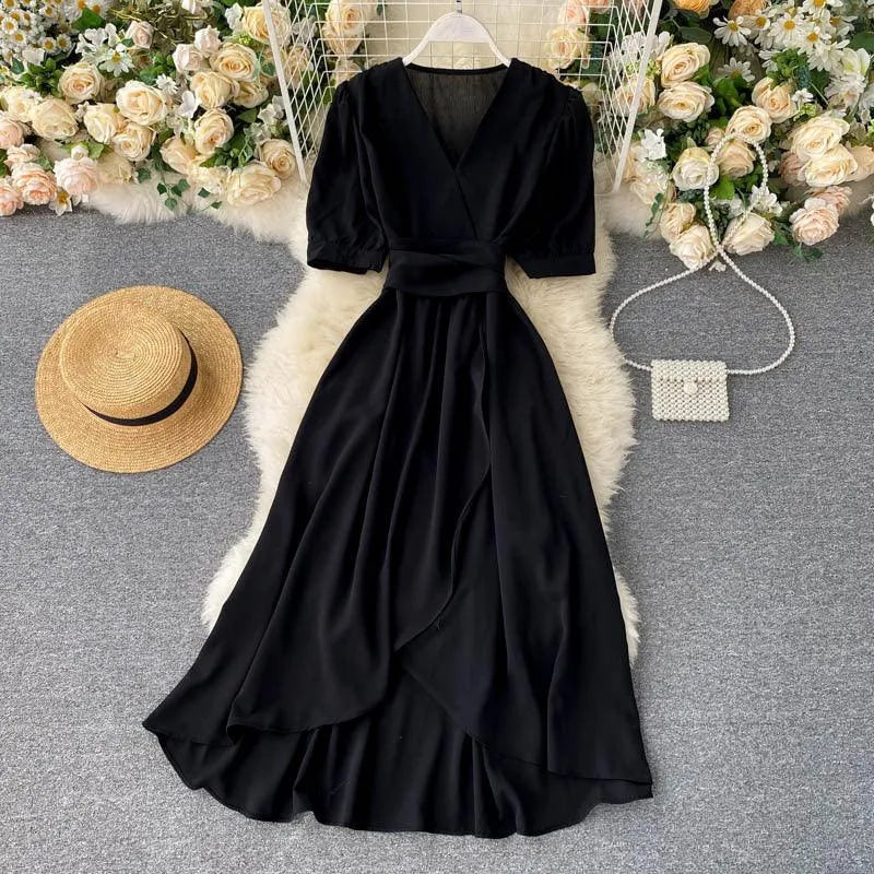 Levoire | Robe avec un volant en dentelle irrégulier et des manches courtes noir