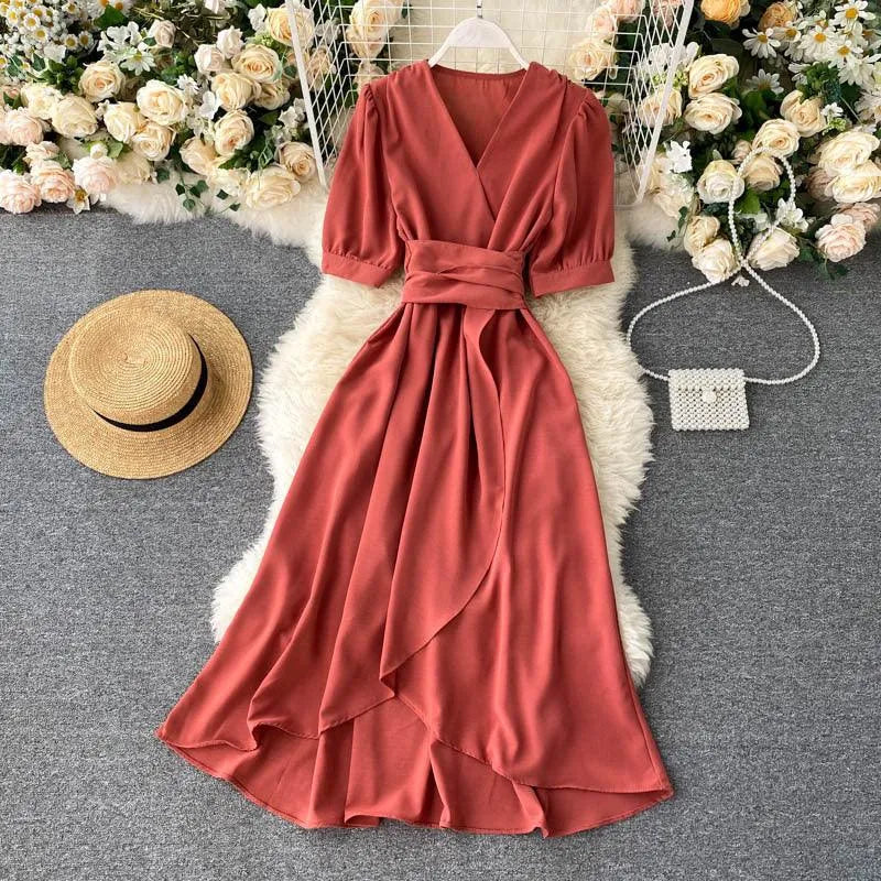 Levoire | Robe avec un volant en dentelle irrégulier et des manches courtes Melonikameleontti