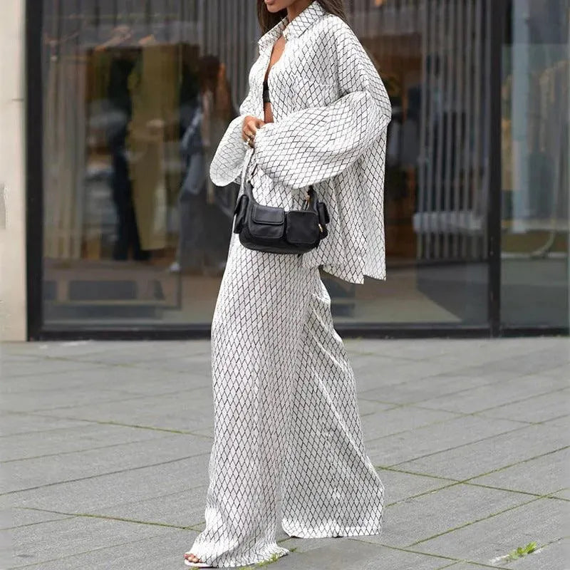 Levoire | Set, qui se compose de deux pièces : une chemise et un pantalon long avec des revers