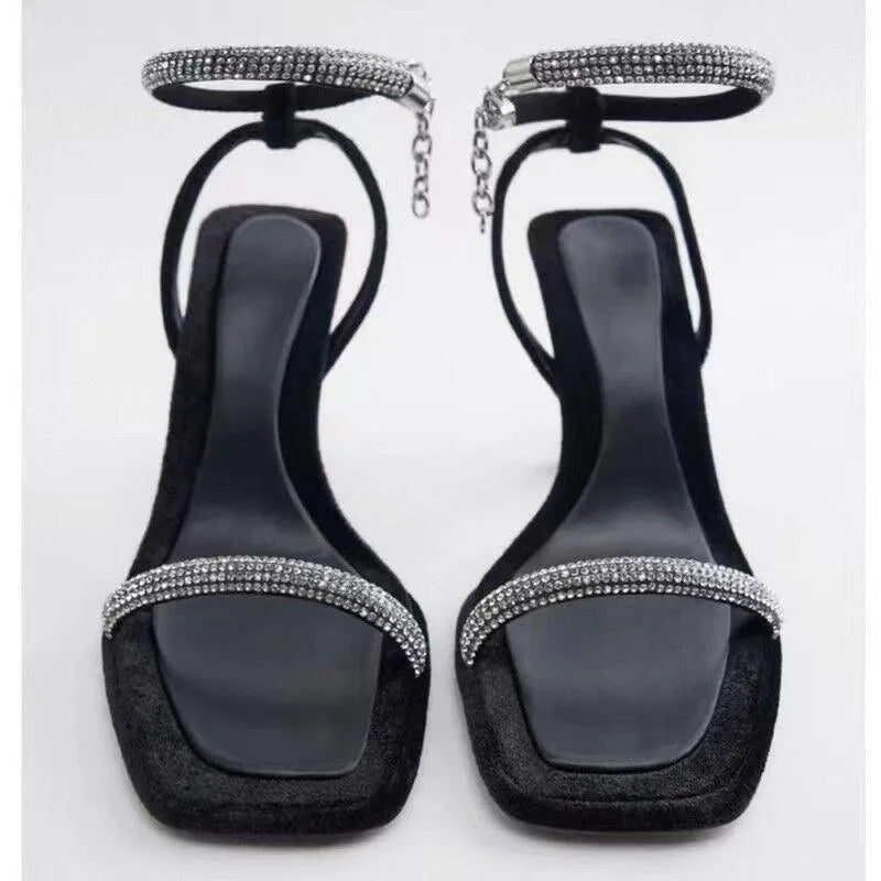 Levoire | Chaussures à talons stiletto pour femmes avec strass et bout carré