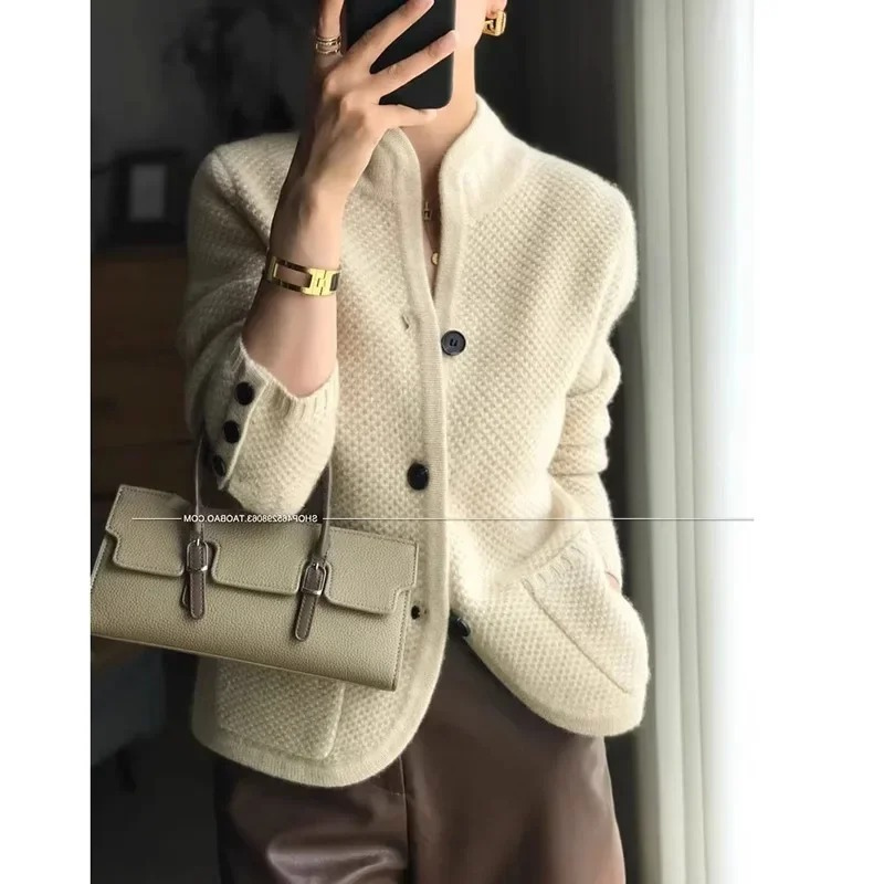 Levoire | Gilet à tricoter pour femmes avec des coutures et des nappes Beige
