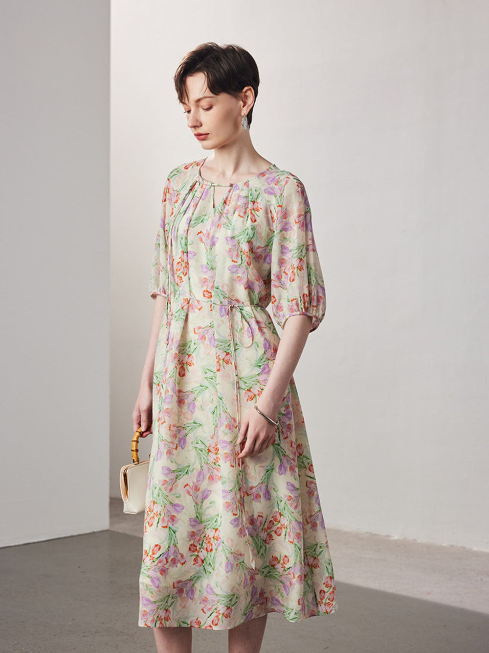 Robe en Soie Fleurie avec Manches Raglan