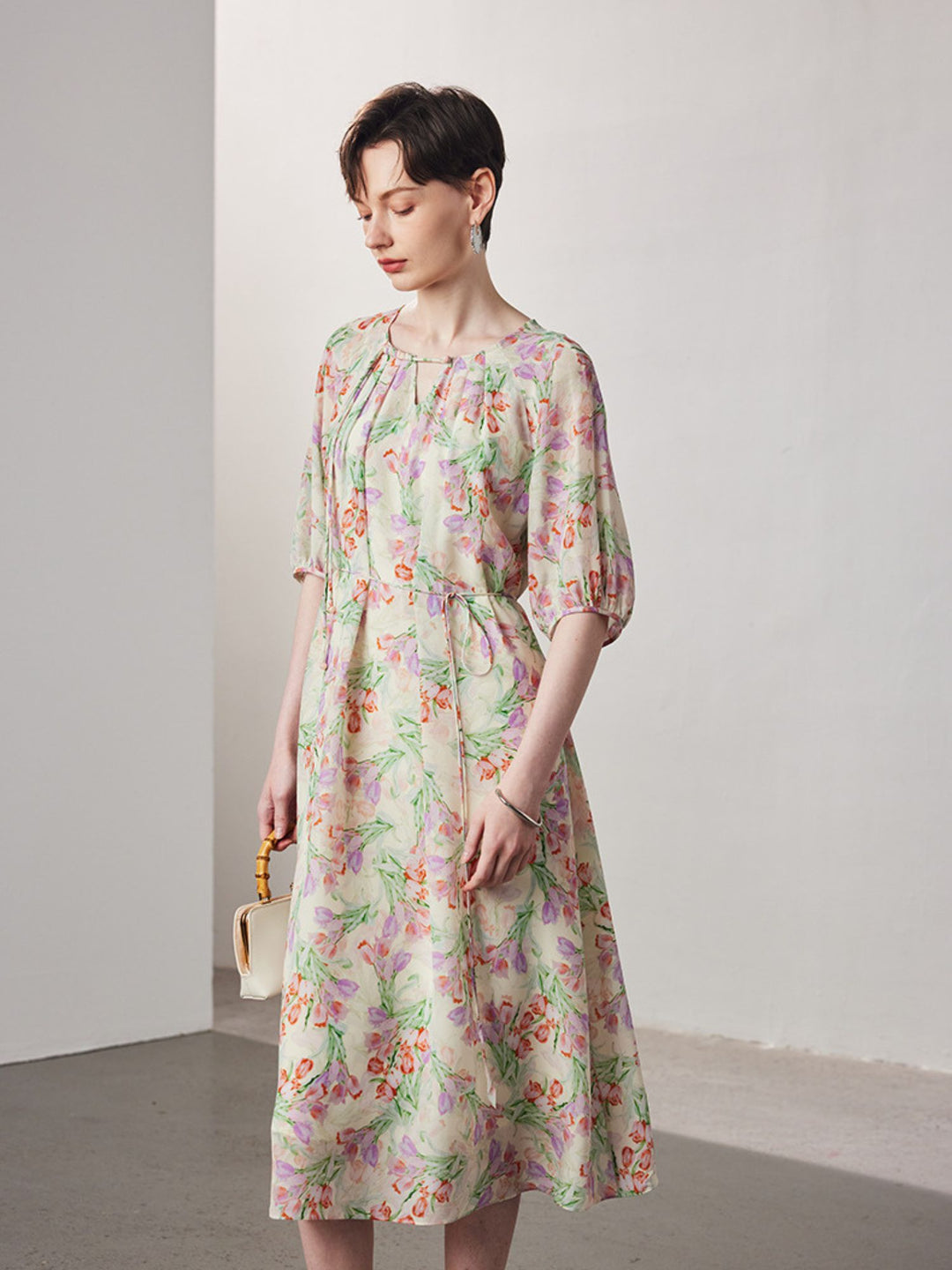 Robe en Soie Fleurie avec Manches Raglan