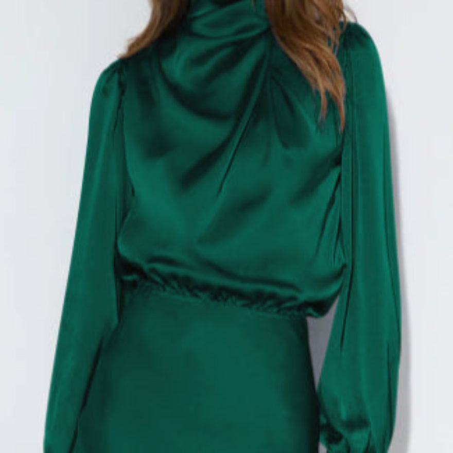 Levoire | Robe À Manches Longues Et Avec Un Élégant Détail Au Niveau Du Cou