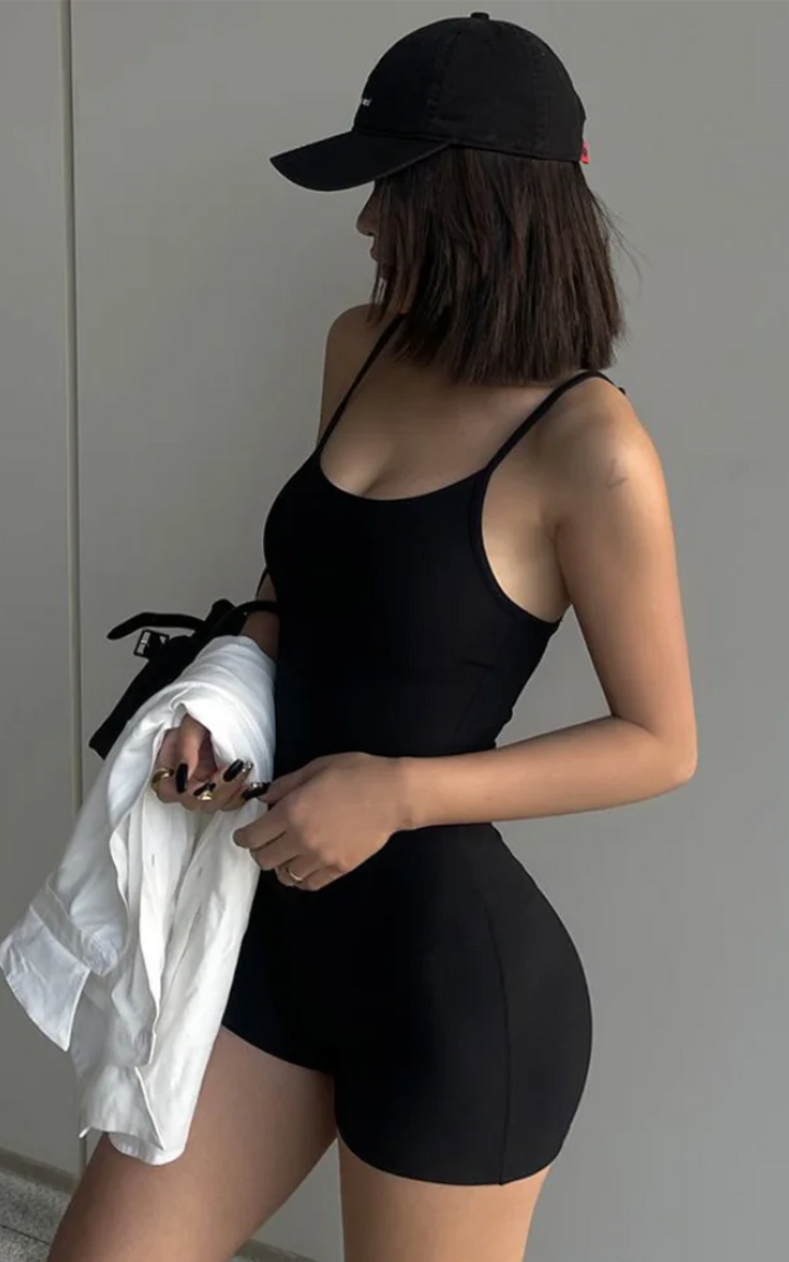 Levoire | Femme Dos Ouvert Noir Minimalisme Et Style Noir