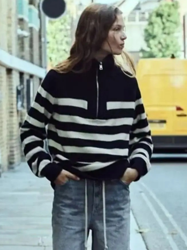 Levoire | Pull zippé pour femmes Coupe confortable, design rayé Noir-Blanc