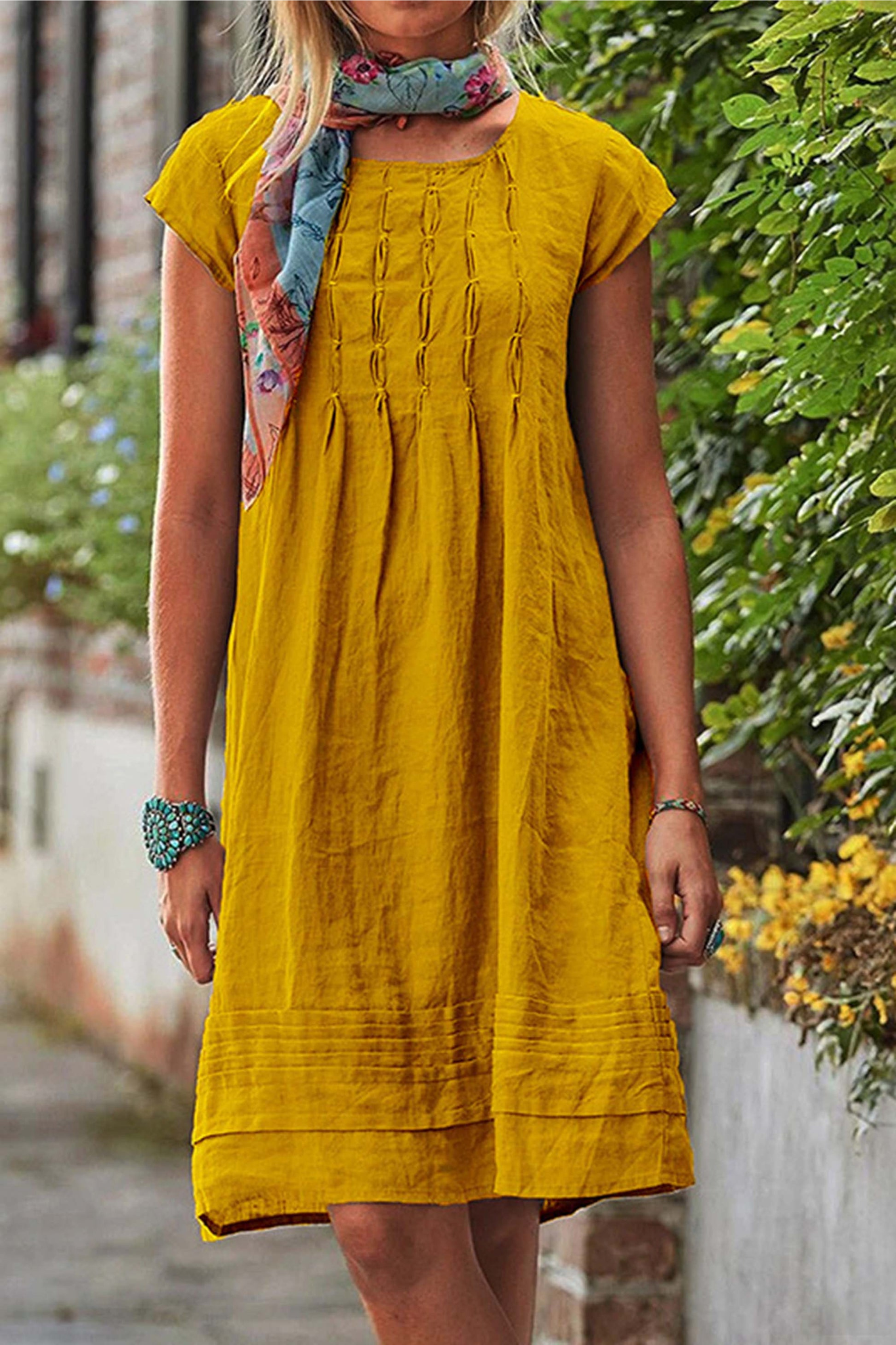 Levoire | Robe d'été unie pour femmes en coton léger avec col rond Jaune