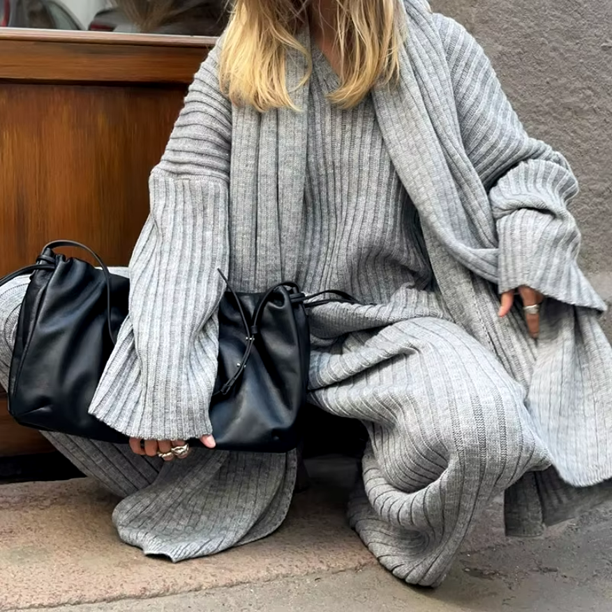 Levoire | Robe Pantalon Pull Décolleté V