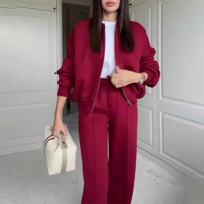 Levoire | Complété avec un pantalon décontracté et un pull zippé uni